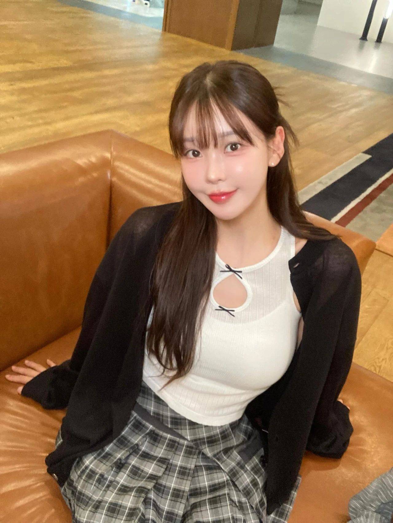 韩国小情女 “연상남”（指年上男