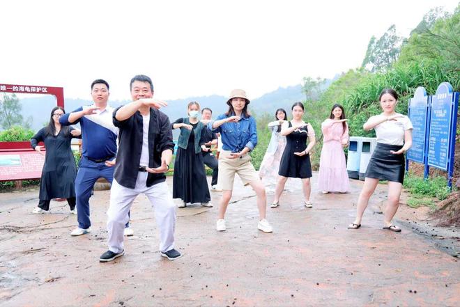 无限臀闪 视频片段进行传播和玩梗