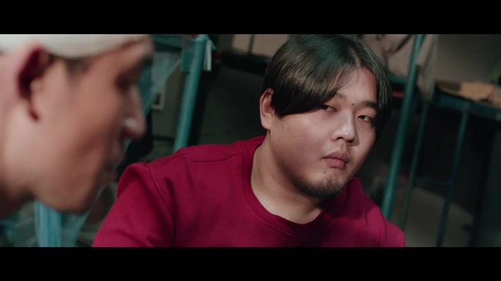 公交车里我挺进了她的身体