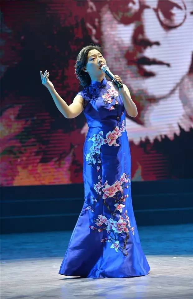 无限臀山水 挑战传统绘画的无限固定视角