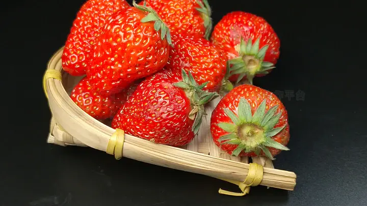 男男动画片 强调唯美浪漫的男男创作类型