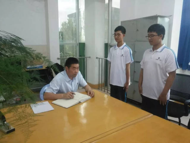 美女被侵犯漫画