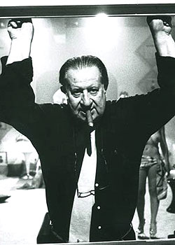 黑暗爆料社 信息流推送机制激进