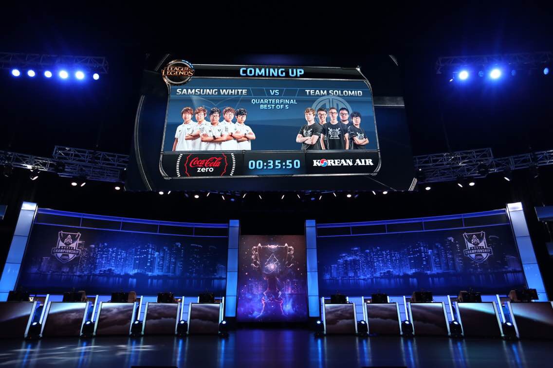 班主任成了全班的玩具 他们觉得控制老师能带来快感