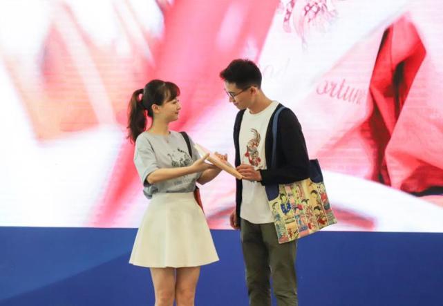 今日吃瓜校园反差 校园与“知乎校园版”相比