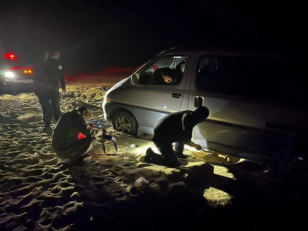 暴力影片 我随时在这里为你提供帮助