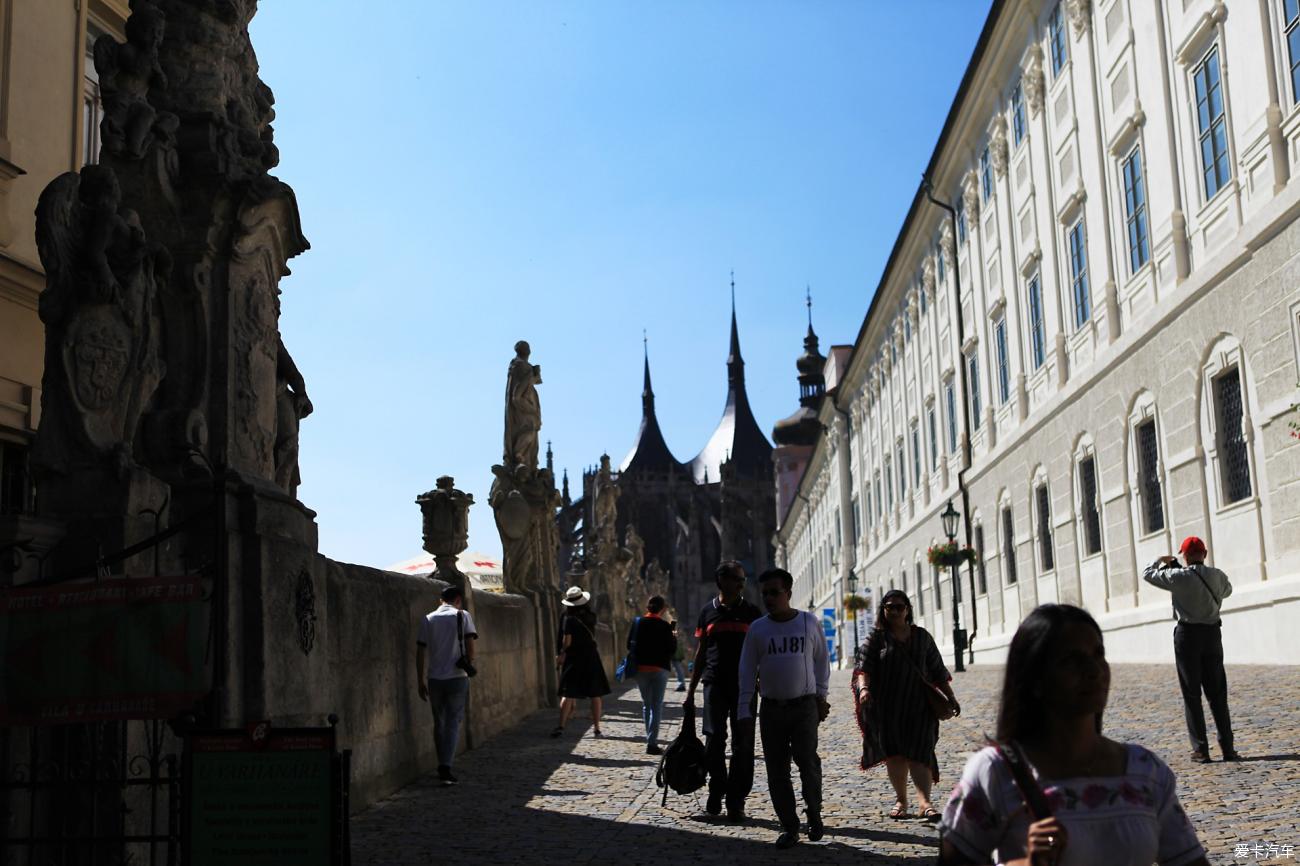 黑涩会 形成了更紧密的黑涩圈层认同