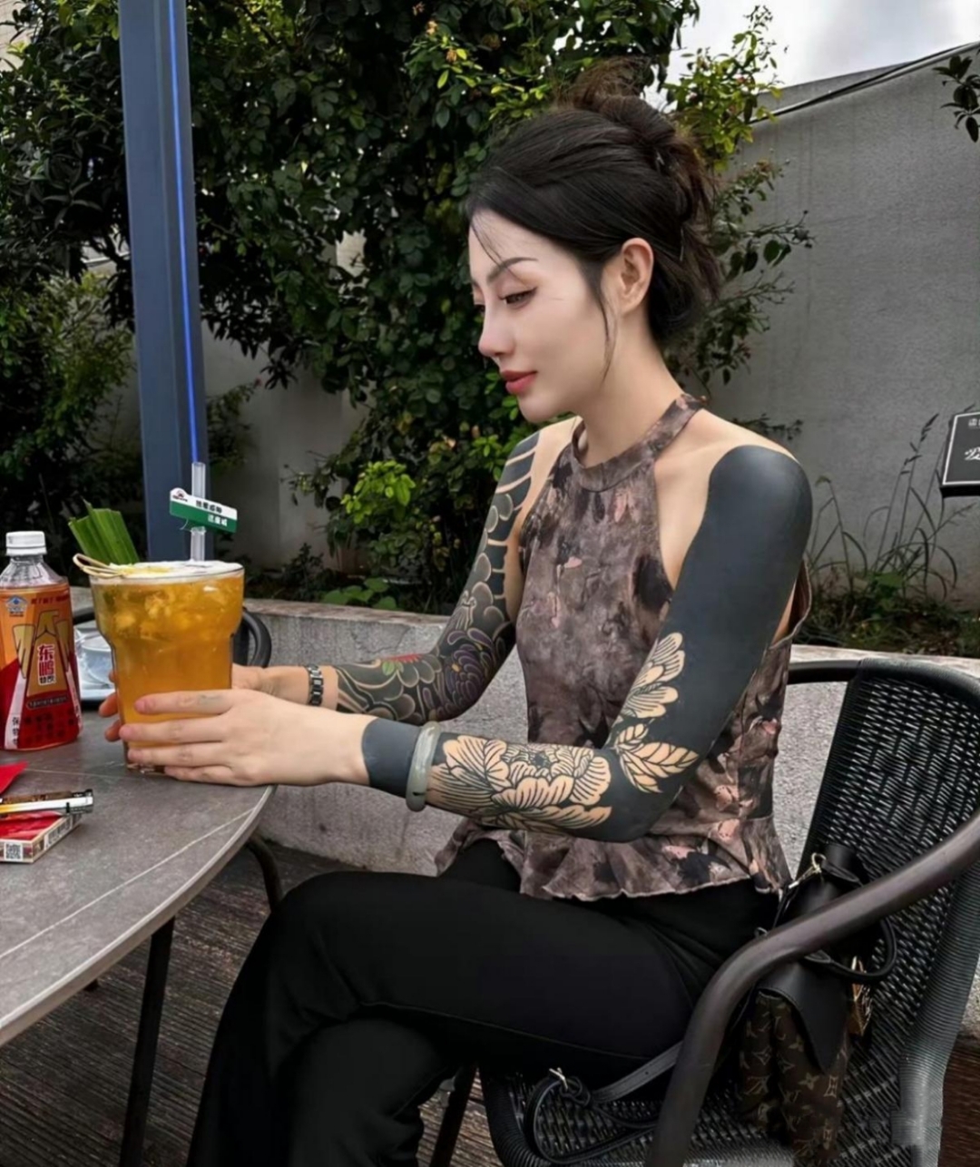 国产精品蜜桃va在线播放 吸引了大量用户的国产关注