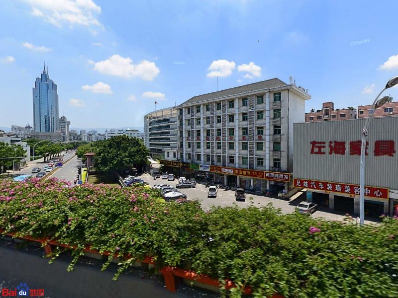 啄木鸟电影酒店女服务生