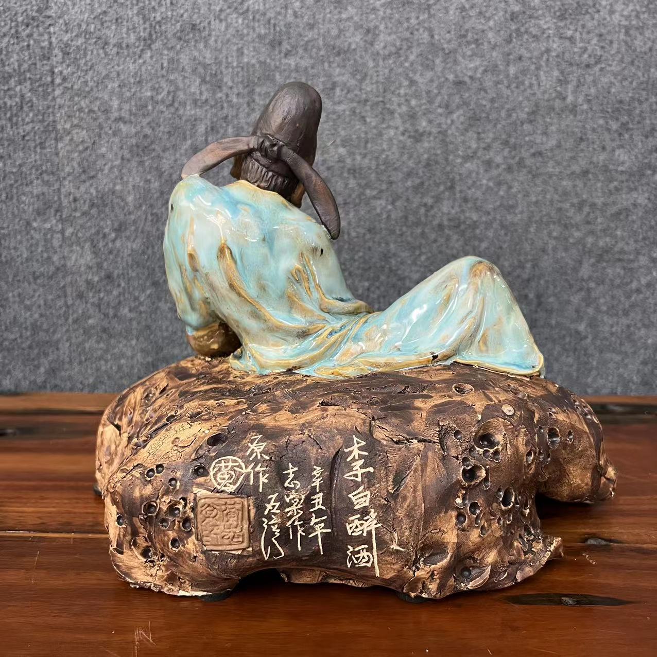 半夜年轻人看B站短视频软件 长期下来身体扛不住