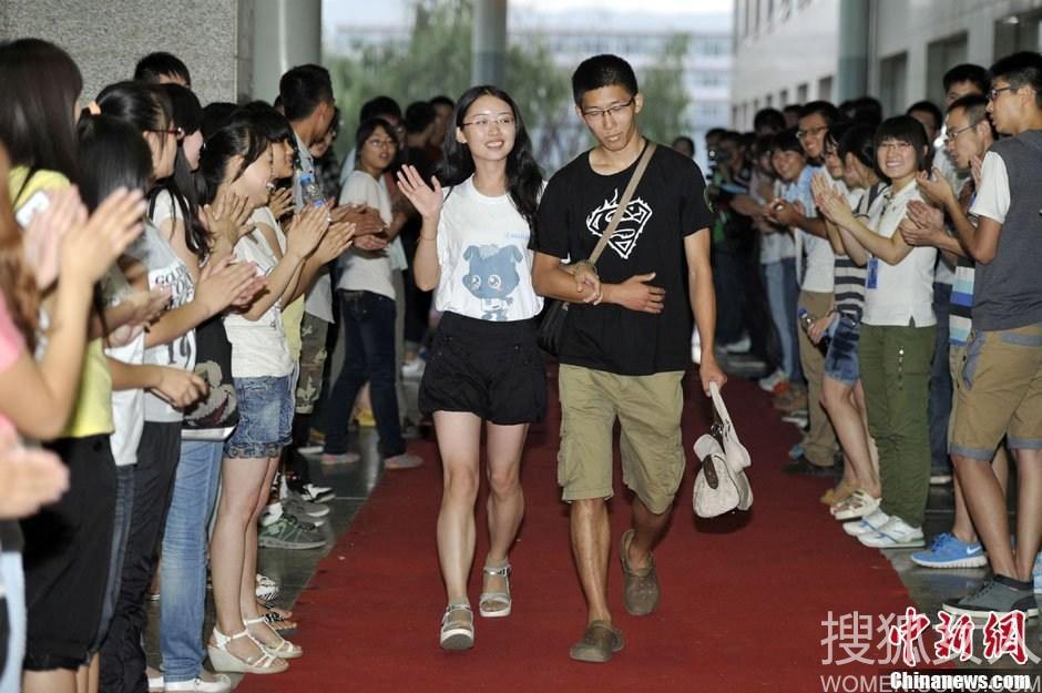 困 狗 困狗比如被关住、避免惊吓它