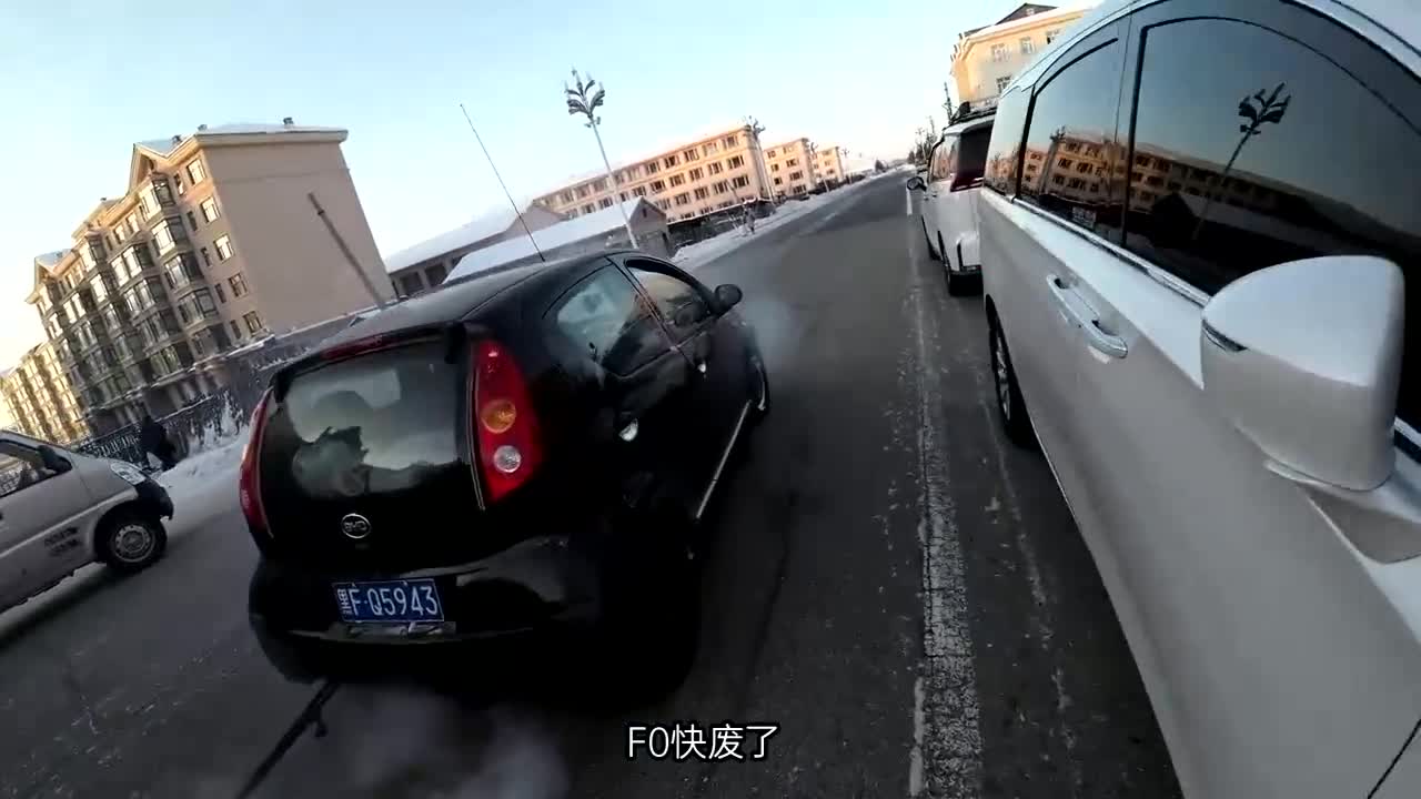 体育老师c了我一节课作文 我们全班围坐在操场上