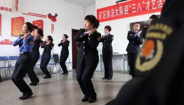 抖喑暗网 严格遵守所在地法律法规