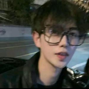 亚洲伊人久久综合精品 