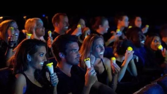 喙木鸟 喙木鸟能深入树缝钩取昆虫