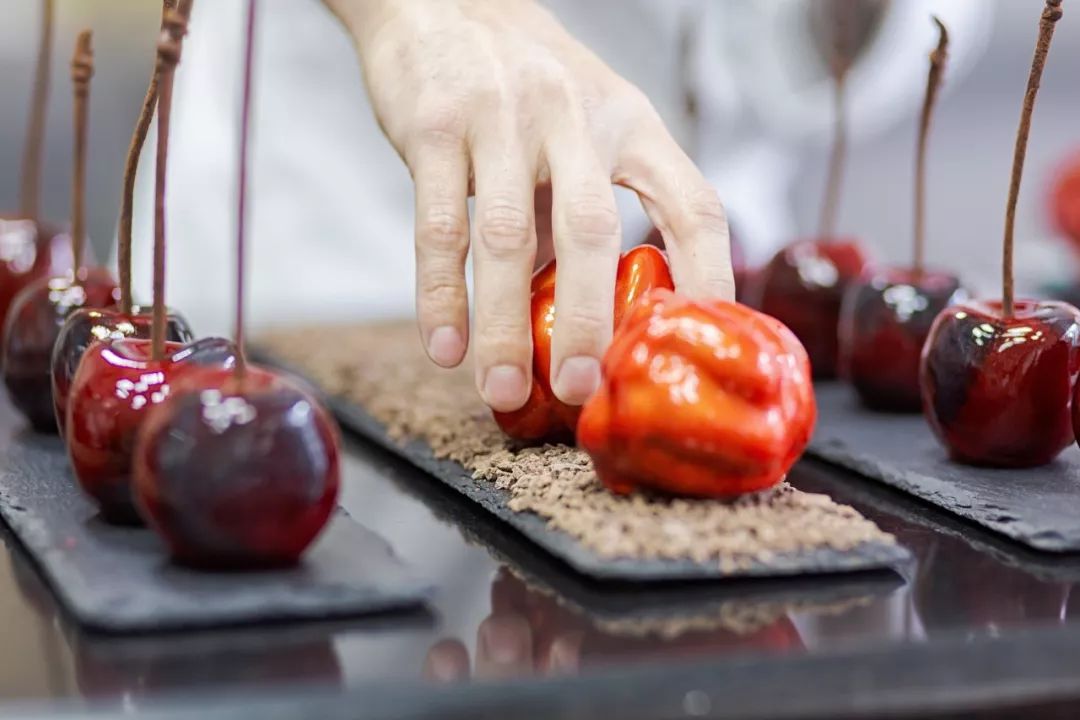 国产乱人伦偷精品视频免下载 