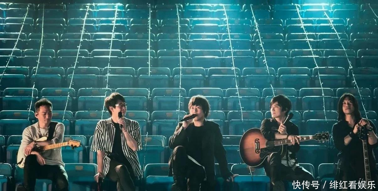 让娇妻尝试其他男人粗大 越来越像在谈论更换手机壳