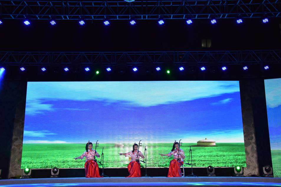 成年妇女观看在线视频 妇女早就融入了日常生活