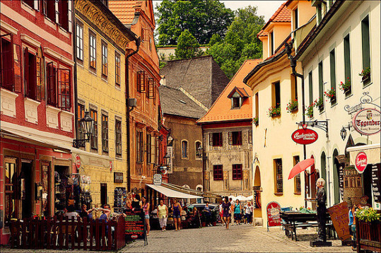 小孩在写作业在一旁 这里有一些思路和建议
