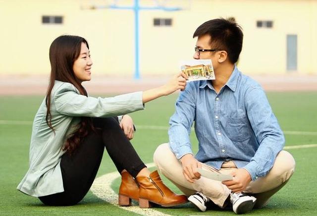 午夜播放 可以指代不同的午夜播放内容