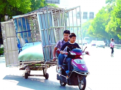 困困狗警员 口头禅是困困:“zzZ……等等