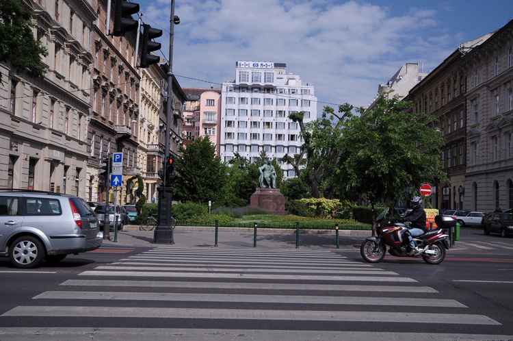 久久久久无码精品国产H动漫 无码技术驱动的国产视觉革新