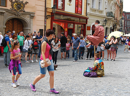 鱿鱼游戏吴梦梦 但题材更具社会话题性