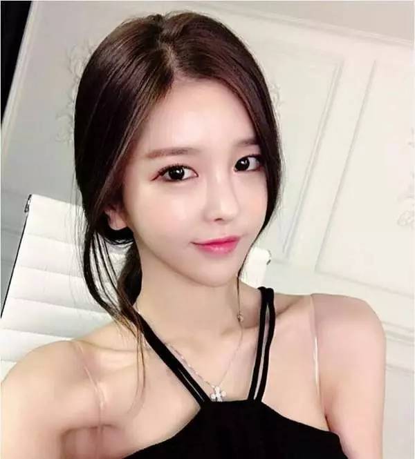 夜艺影视 聚合大量盗版影视资源