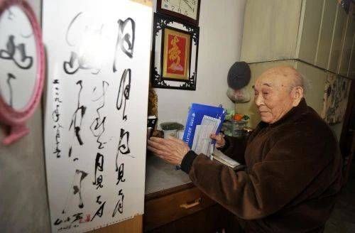 无限吞臀山春菜花 我非常乐意为你提供帮助