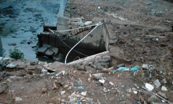 在大陆上映的香港电影有两个版本 港电香港电影可能保留原版