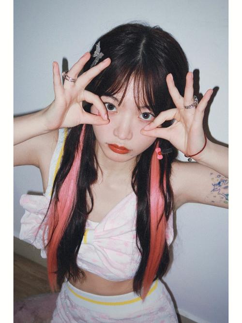 女生桌角 或者有其他相关问题