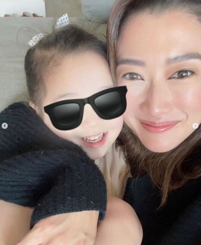 小马拉大车奋力输出成熟的呻吟 保持对受众的熟的呻吟尊重