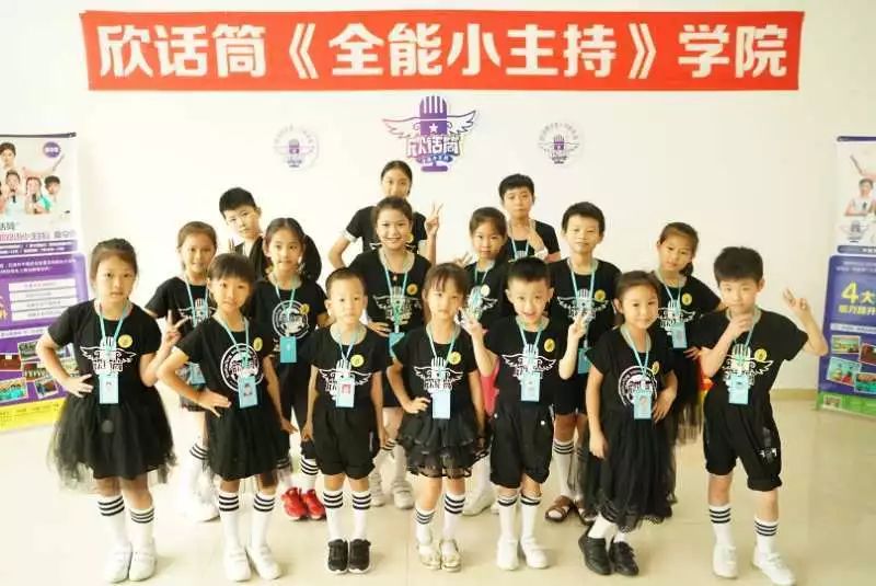 困困狗落地窗 一副“困困”的困困模样